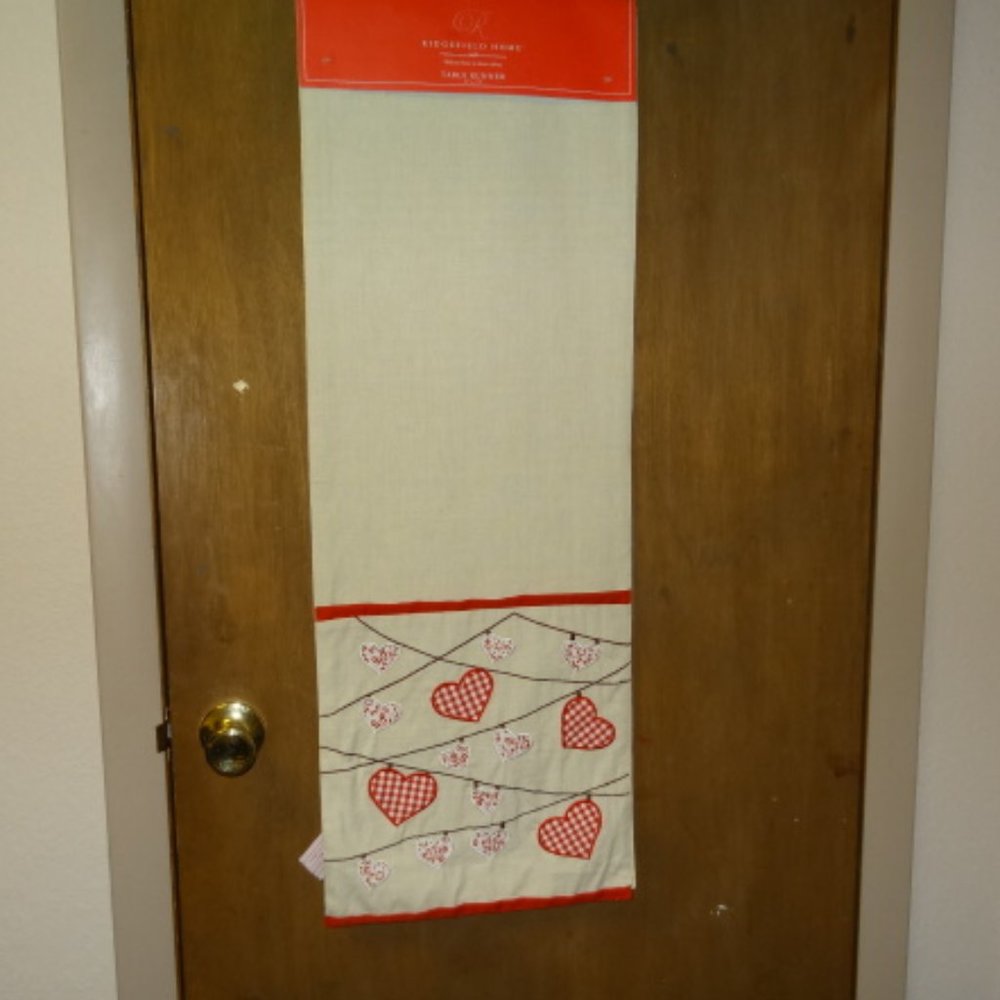 New Ridgefield Home Table Runner w/Heart Design
